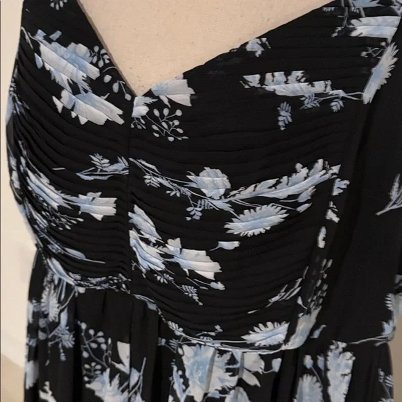 $125 Torrid chiffon pleated dress sz 2 2X 1760 - Picture 3 of 7